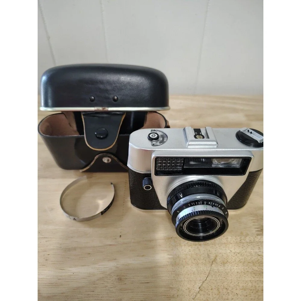 Regula Sprinty Camera with Rexar 45mm f/2.8 Lens and nice leather case read des